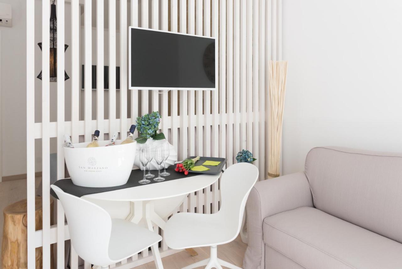 Mare Versus Luxury Suites Барлета Екстериор снимка