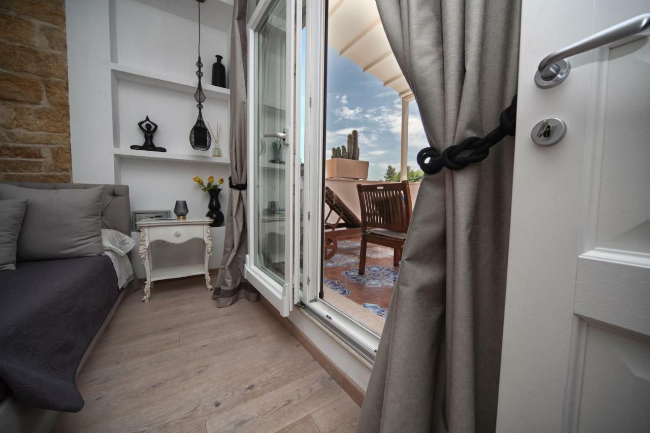 Mare Versus Luxury Suites Барлета Екстериор снимка
